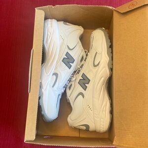 NEW IN BOX New Balance Athletic Shoe Size 8